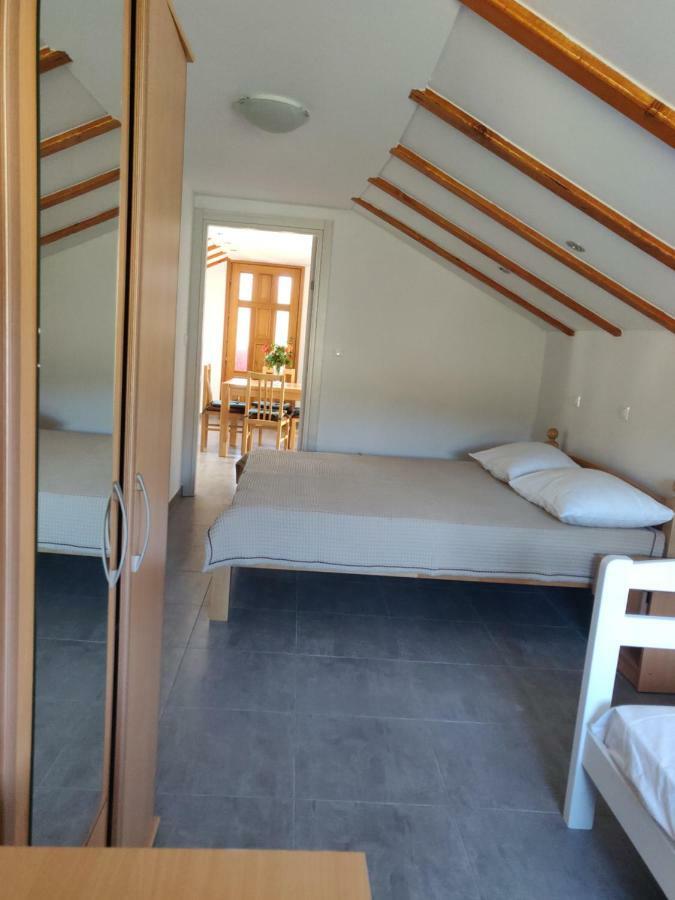 Guest House Maslina Vinišće Exterior foto